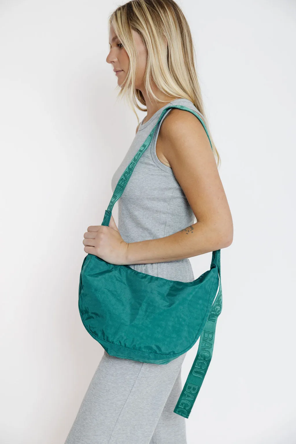 Baggu Medium Nylon Crescent Bag in Cypress