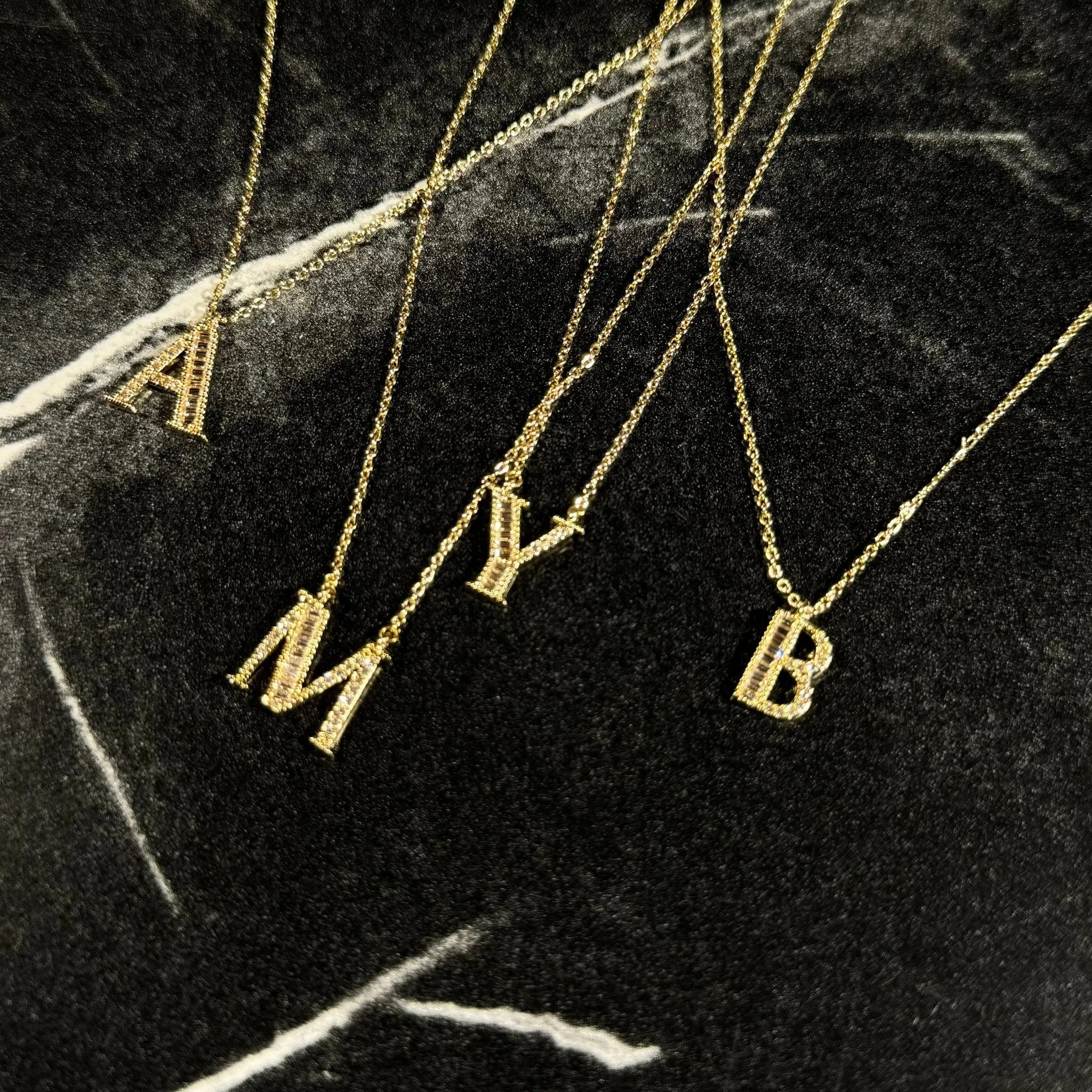 Initial necklace baguette